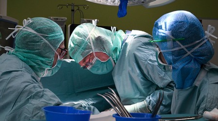 Transplantation i Huddinge. Kirurgerna i bild är John Sandberg och Ulf Fränneby.