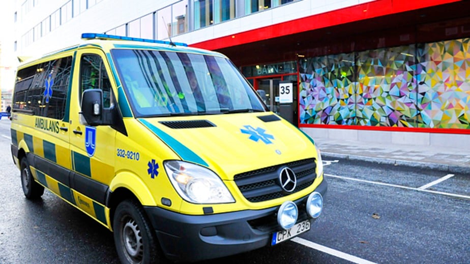 Ambulans utanför akutmottagning