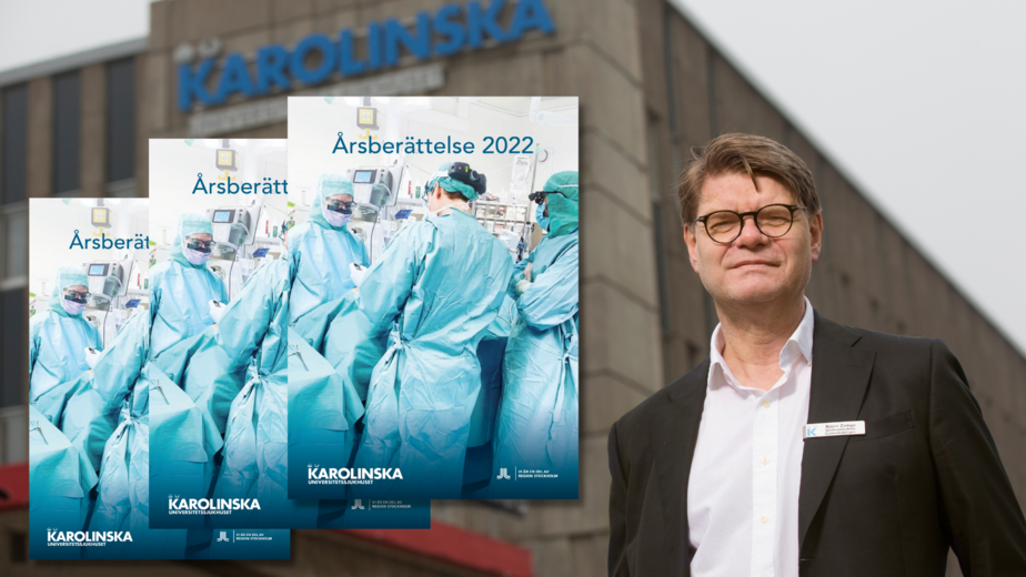 Björn Zoëga bär svart kavaj, vit skjorta och rundade glasögon. Han stå framför huvudentrén till sjukhuset i Huddinge.