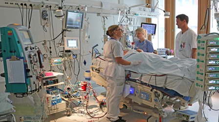 ECMO patient med sjuksköterskor och läkare
