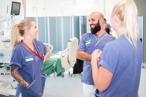 vårdpersonal i grupp
