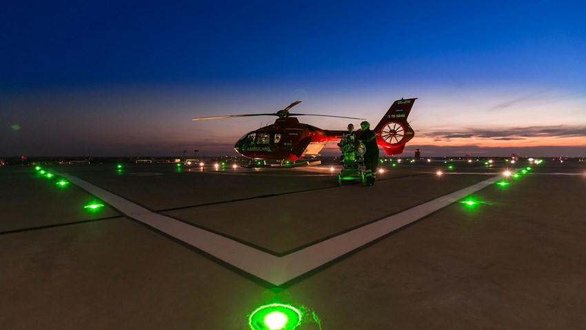 Helikopter på helikopterplatta