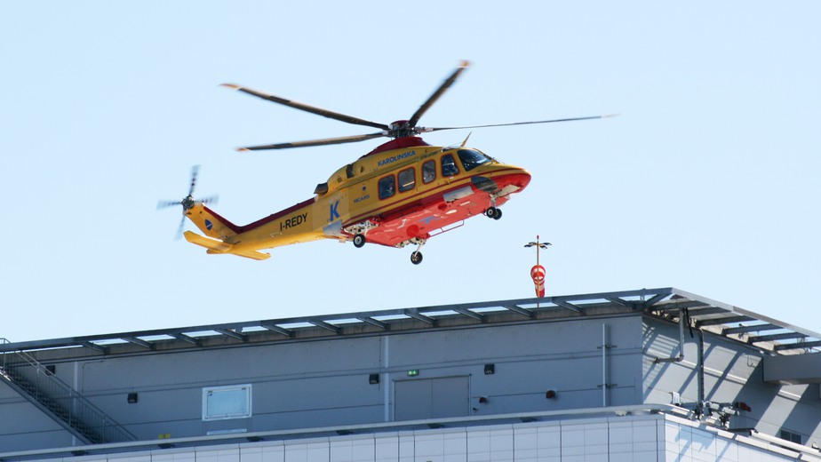 Karolinskas intensivvårdshelikopter lyfter