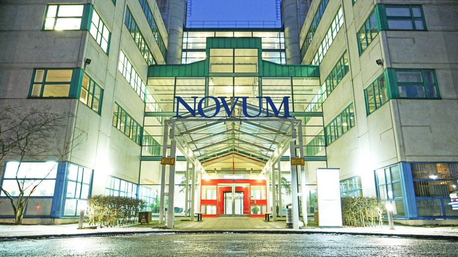 Huvudentrén till Novum-huset