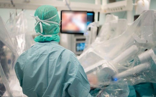 Robotassisterad prostatektomi på urologen i Solna