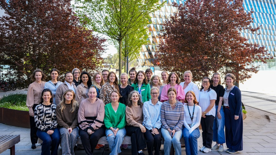 Gruppfoto efter examen av Barnrättsombudsutbildning