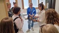 grupp i sjukhusrum