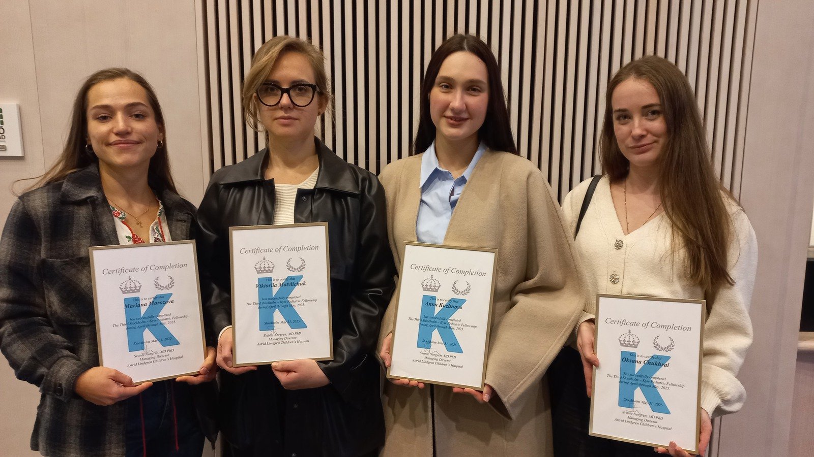 ALB:s fyra ukrainska fellows med varsitt diplom