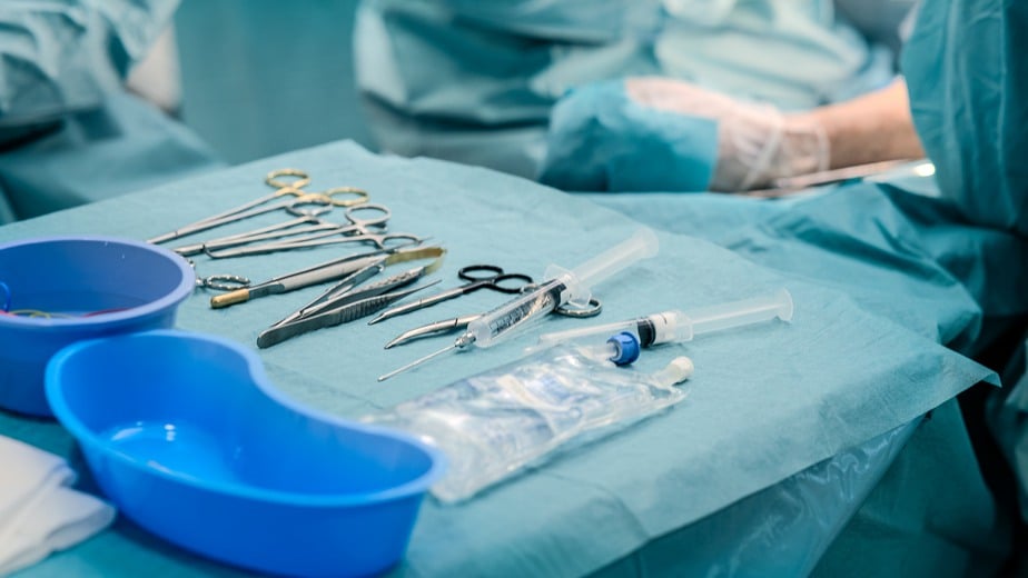 medicinska verktyg under operation