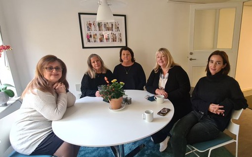 Neda Ardekani, Ceklin Eser-Persson, Helena Agenäs, Catharina Ahlsten och Isabelle Miglis Al Masri på Barnskyddsteamet.