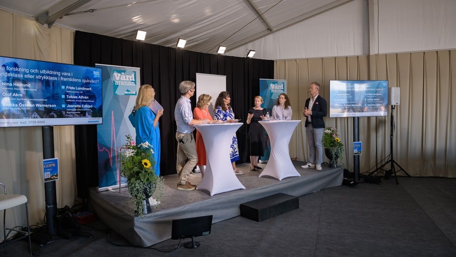 20240626 Visby DI-tältet16:30-17:10Tema-scenenSka forskning och utbildning vara i världsklass eller strykklass i framtidens sjukvård?Karolinska Universitetssjukhuset."Olof Akre, FoU-direktör, Karolinska Universitetssjukhuset Caroline Ingre, överläkare, ALS-forskare, Karolinska Universitetssjukhuset Annika Östman Wernerson, rektor, Karolinska Institutet Jeanette Edblad, nationell life science-samordnare, Regeringskansliet Tobias Alfvén, ordförande, Svenska Läkaresällskapet Frida Lundmark, sakkunnig policy, LIF " på Almedalsveckan 2024