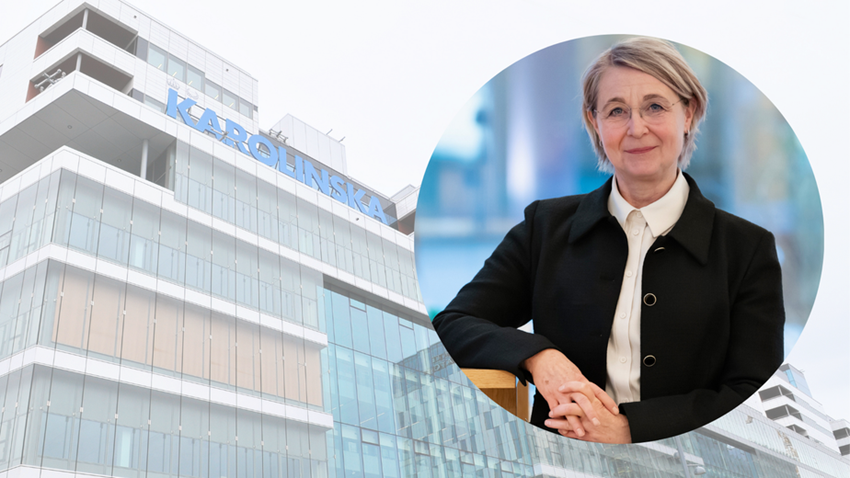 En kvinna står framför en byggnad.