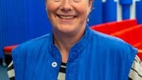 glad kvinna