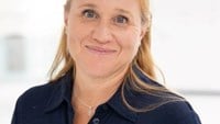 glad kvinna