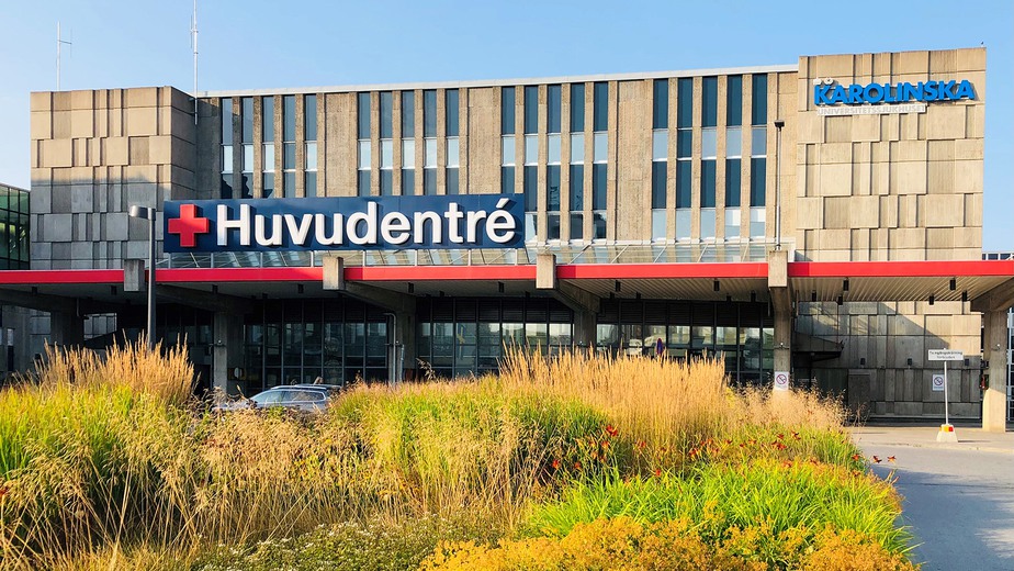 exteriör entré Karolinska Huddinge