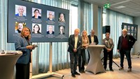Sex personer som håller presentationer
