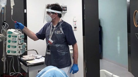 Patient får läkemedel