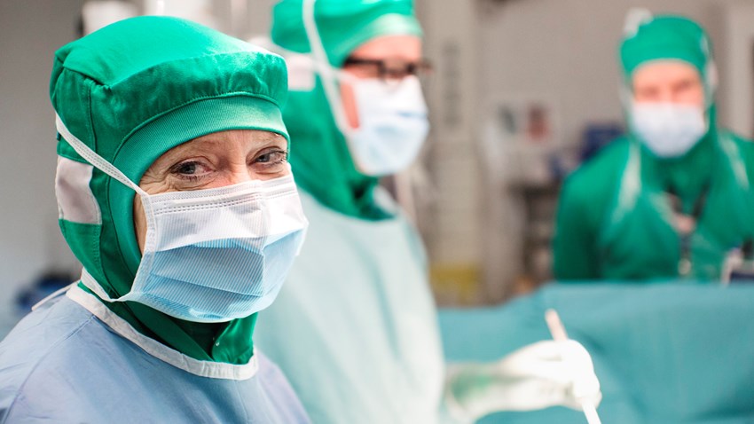 Bilden visar operationspersonal