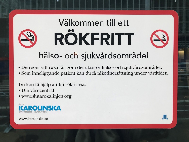 En skylt som visar rökfritt sjukhus