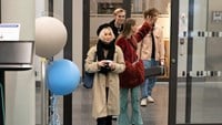 Idolerna vinkar på väg ut ur sjukhuset