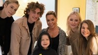 Idolbild med barnen på sjukhuset
